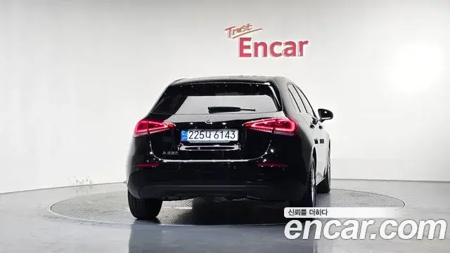 Mercedes-Benz A-Class 2019 — ფოტო 6/30