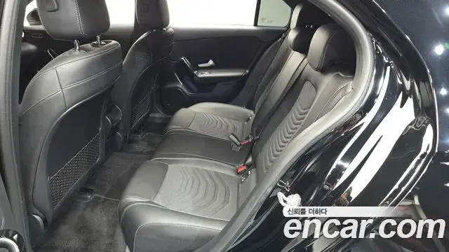 Mercedes-Benz A-Class 2019 — ფოტო 10/30