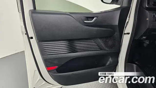 Hyundai Staria 2021 — Şəkil 23/31