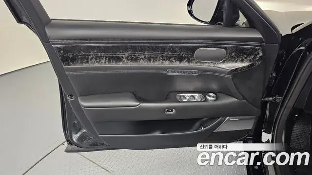 Genesis G90 2022 — Photo 17/34