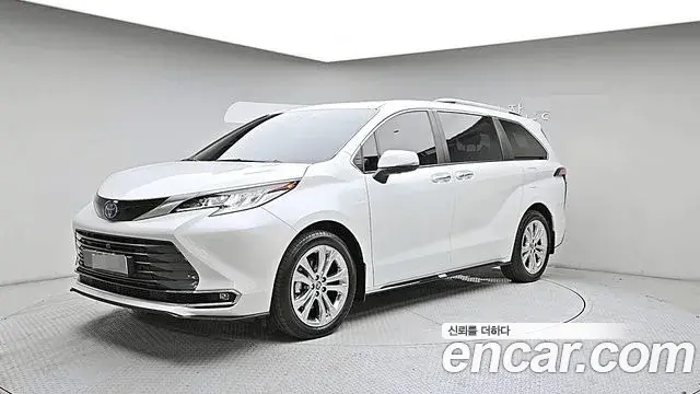 Toyota Sienna 2023 — ფოტო 7/18
