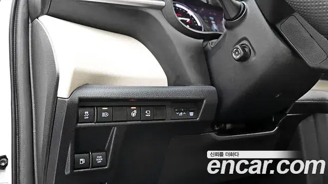Toyota Sienna 2023 — ფოტო 17/18