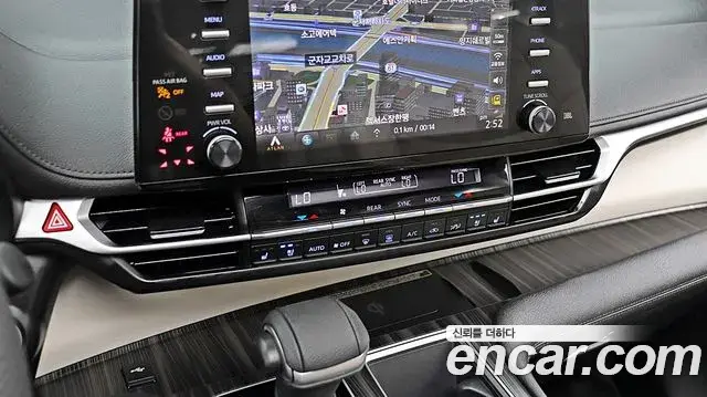 Toyota Sienna 2023 — ფოტო 5/18