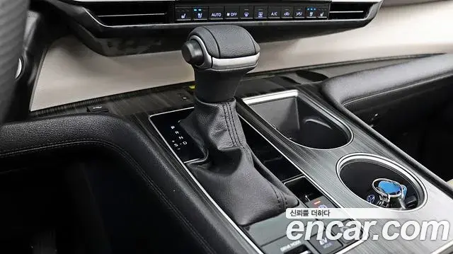 Toyota Sienna 2023 — ფოტო 3/18