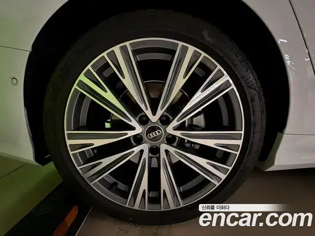 Audi A6 2022 — Şəkil 8/13