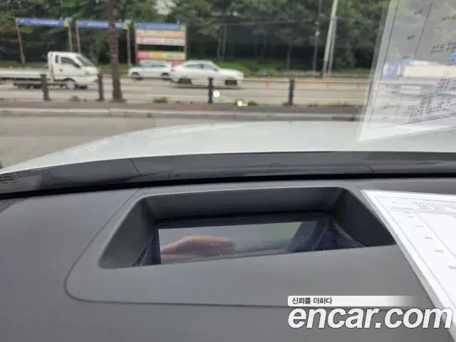 Hyundai Grandeur Hybrid 2023 — ფოტო 13/20