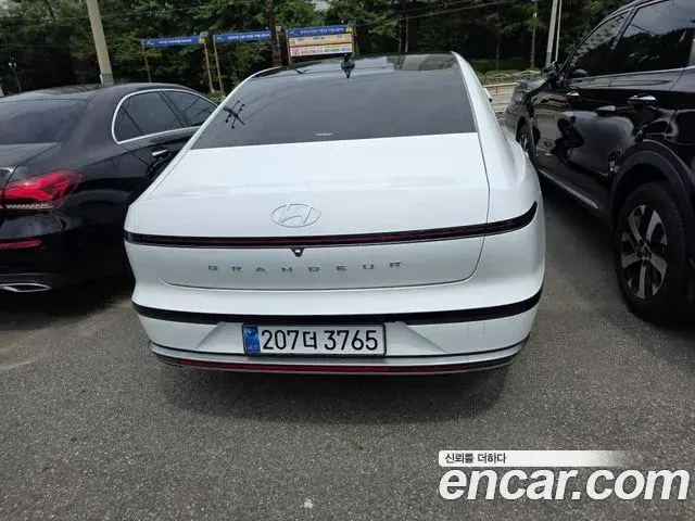 Hyundai Grandeur Hybrid 2023 — ფოტო 18/20