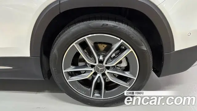 Mercedes-Benz GLB-Class 2025 — Фото 4/20