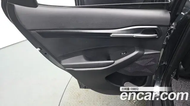 Kia Seltos 2025 — ფოტო 19/32