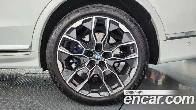 BMW X7 2025 — Photo 19/36