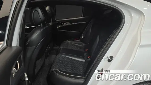 Genesis G70 2018 — Photo 30/35