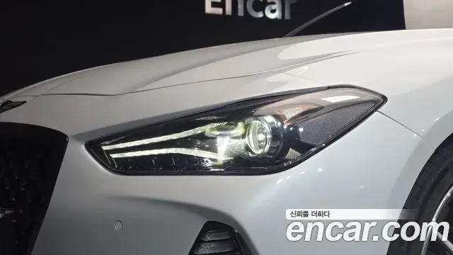 Genesis G70 2018 — Photo 13/35