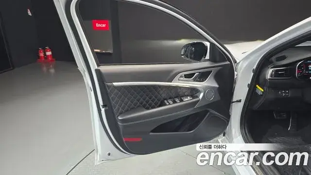 Genesis G70 2018 — Photo 10/35