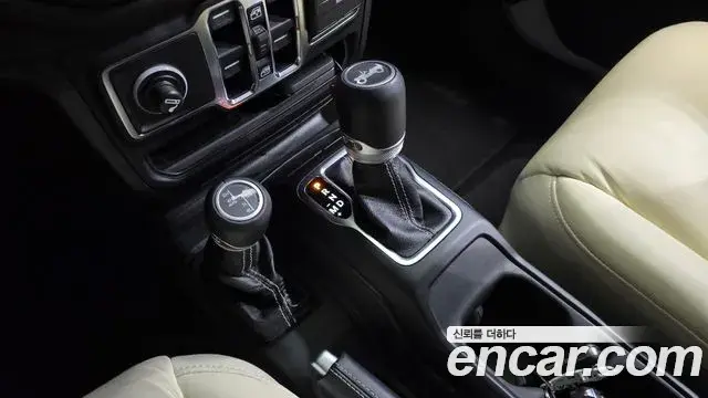 Jeep Wrangler 2019 — ფოტო 20/31