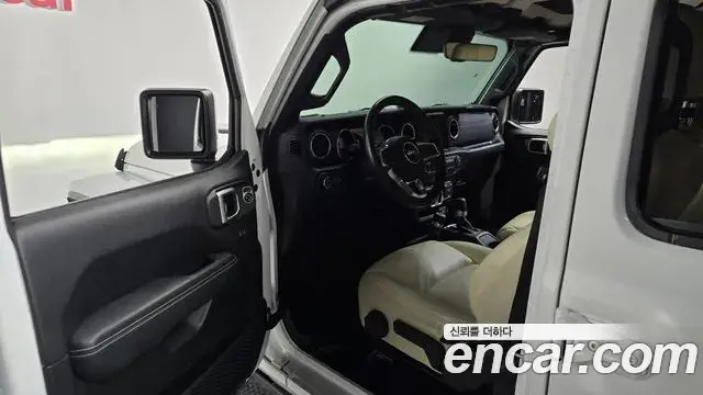 Jeep Wrangler 2019 — ფოტო 16/31