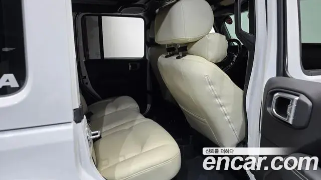 Jeep Wrangler 2019 — ფოტო 4/31