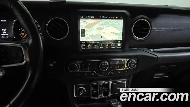 Jeep Wrangler 2019 — ფოტო 11/31