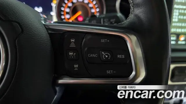 Jeep Wrangler 2019 — ფოტო 10/31