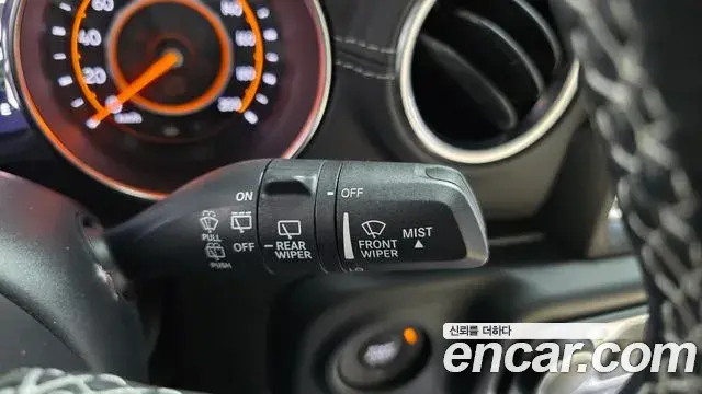 Jeep Wrangler 2019 — ფოტო 26/31