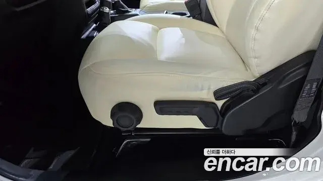 Jeep Wrangler 2019 — ფოტო 14/31