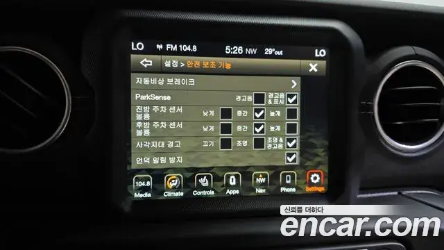 Jeep Wrangler 2019 — ფოტო 18/31