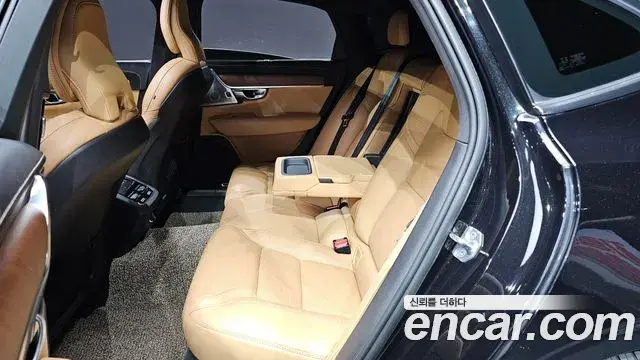 Volvo S90 2019 — Photo 23/37