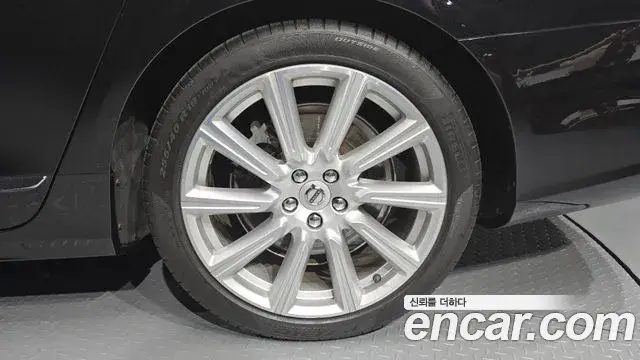 Volvo S90 2019 — Photo 30/37