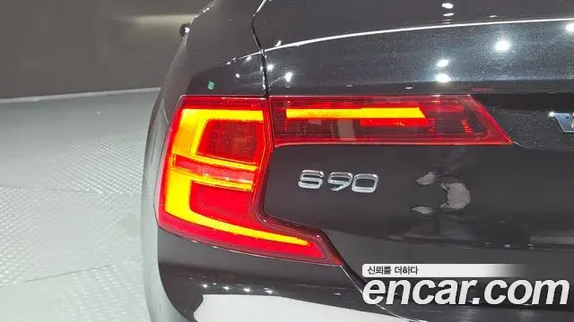 Volvo S90 2019 — Photo 36/37