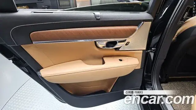 Volvo S90 2019 — Photo 14/37