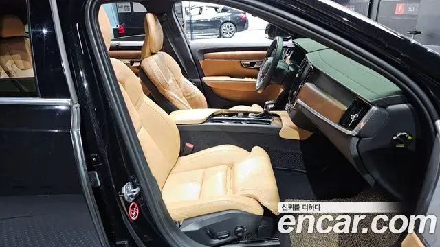 Volvo S90 2019 — Photo 19/37
