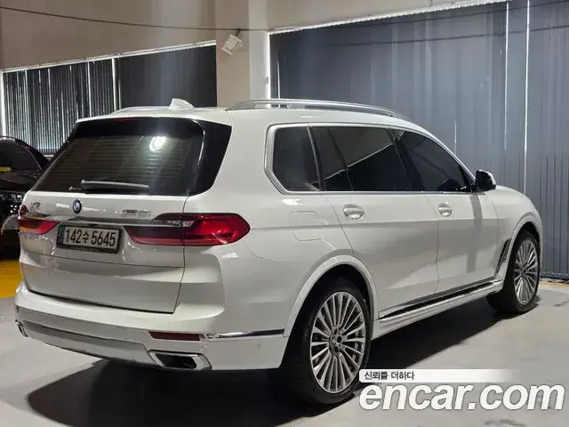 BMW X7 2021 — Photo 15/20