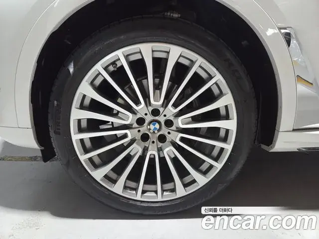 BMW X7 2021 — Photo 12/20