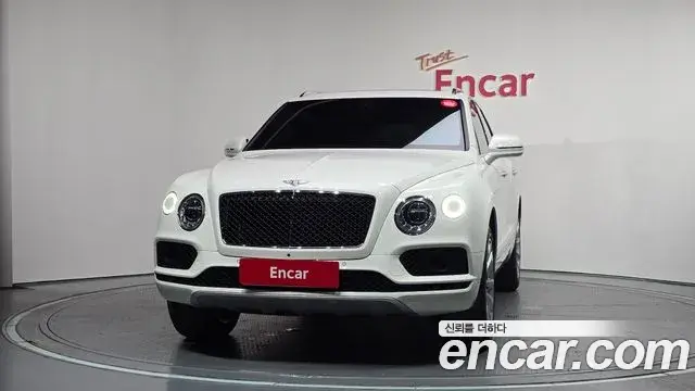 Bentley Bentayga 2020 — Photo 8/20