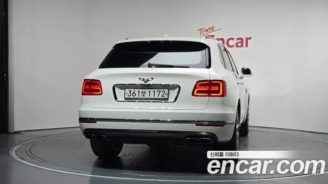 Bentley Bentayga 2020 — Photo 1/20