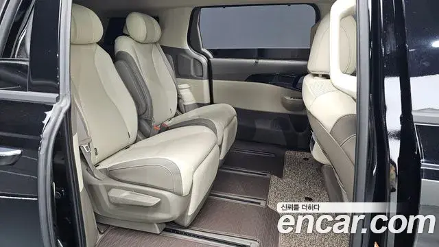 Kia Carnival 2025 — Photo 17/33