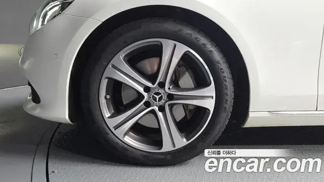 Mercedes-Benz E-Class 2019 — Şəkil 18/33