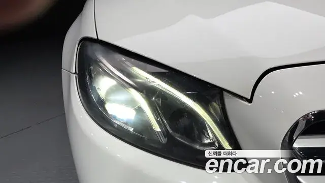 Mercedes-Benz E-Class 2019 — Şəkil 25/33