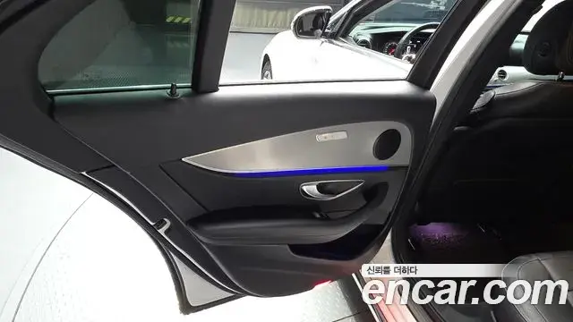Mercedes-Benz E-Class 2019 — Şəkil 24/33