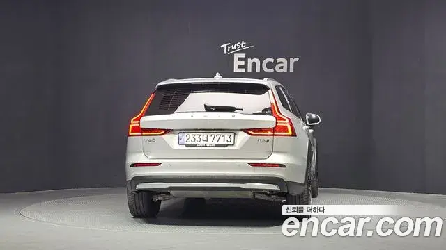 Volvo V60 Cross Country 2024 — ფოტო 28/34