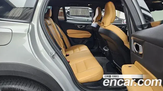 Volvo V60 Cross Country 2024 — ფოტო 24/34