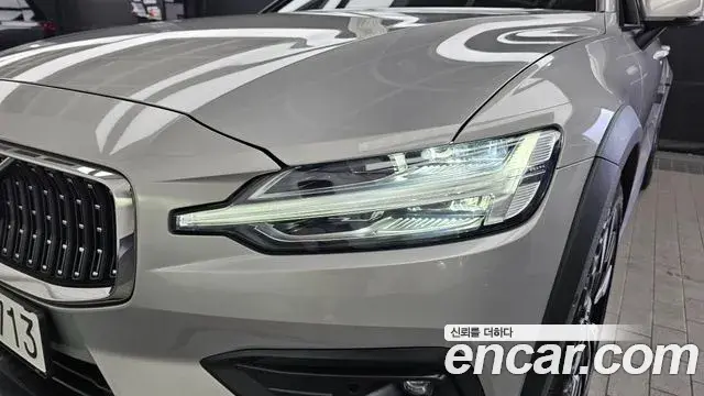 Volvo V60 Cross Country 2024 — ფოტო 19/34