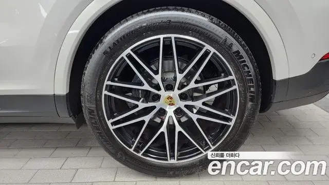 Porsche Cayenne 2024 — ფოტო 5/35