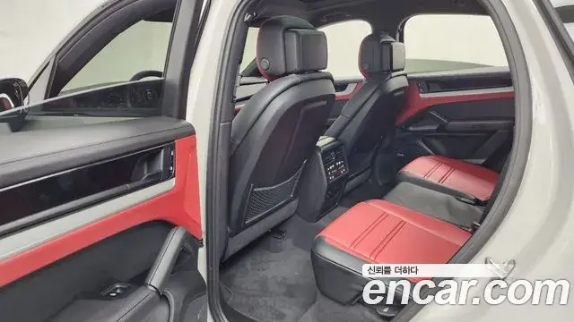 Porsche Cayenne 2024 — ფოტო 34/35