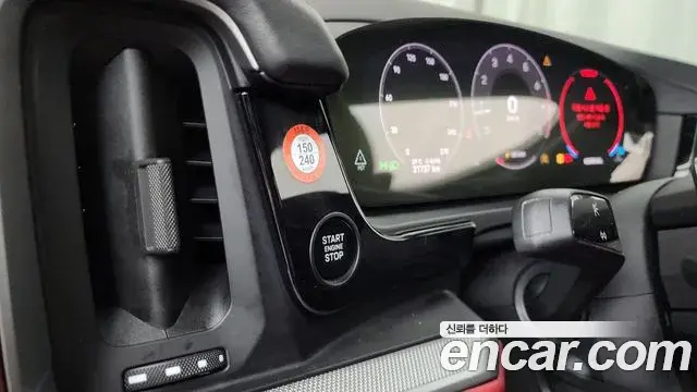 Porsche Cayenne 2024 — ფოტო 14/35