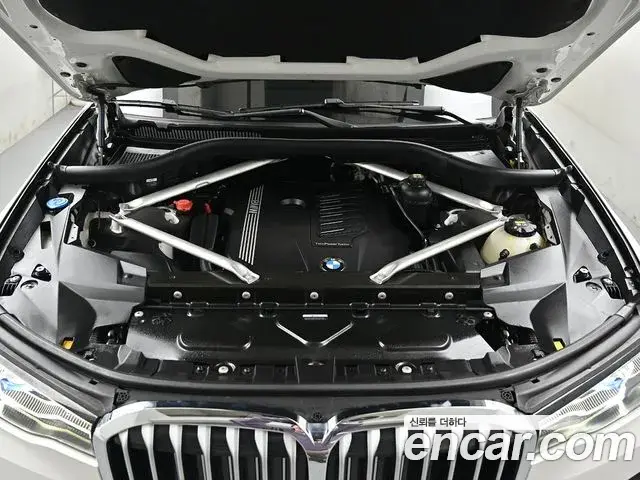 BMW X7 2021 — ფოტო 9/20