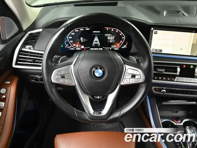 BMW X7 2021 — ფოტო 16/20