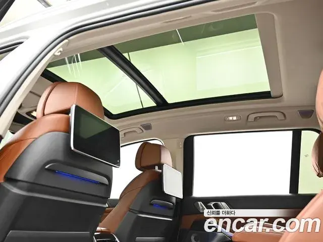 BMW X7 2021 — ფოტო 18/20