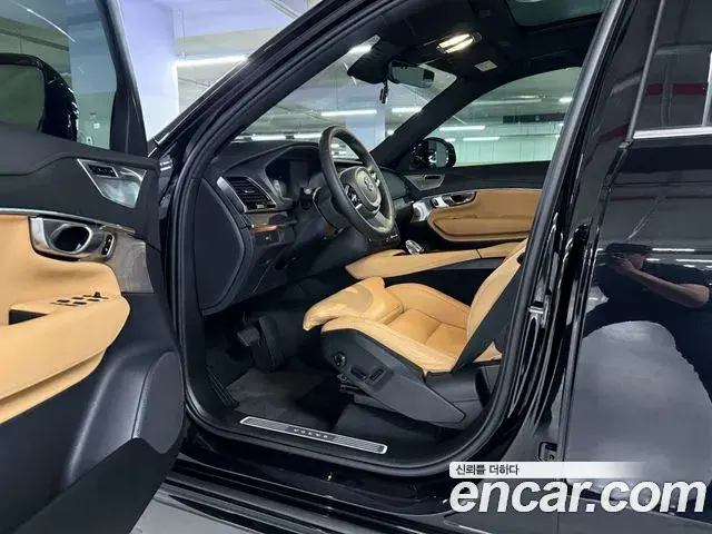 Volvo XC90 2023 — Photo 16/20