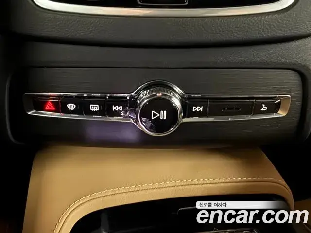 Volvo XC90 2023 — Photo 10/20