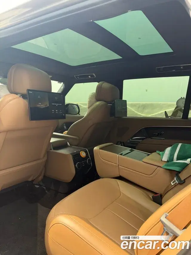 Land Rover Range Rover 2023 — Photo 10/10